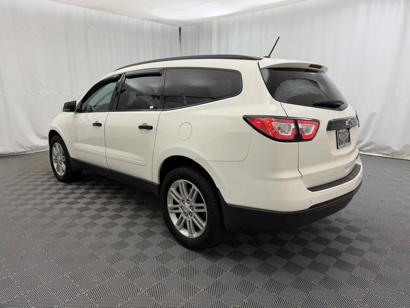 Used 2015 Chevrolet Traverse LT w/ Style and Technology Package FWD image 7
