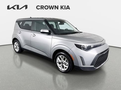 Certified 2025 Kia Soul LX w/ LX Technology Package FWD image 3
