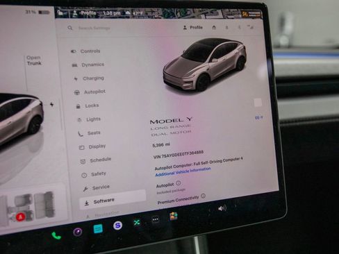 Used 2026 Tesla Model Y Long Range image 3
