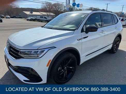 Used 2024 Volkswagen Tiguan SE R-Line image 1