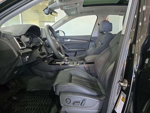 Used 2024 Audi Q5 e Prestige w/ Prestige Package image 23