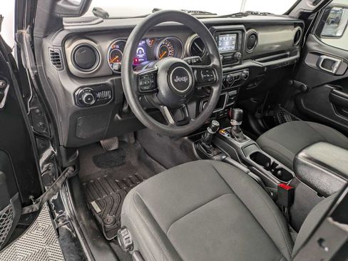 Used 2018 Jeep Wrangler Unlimited Sport AWD/4WD image 2