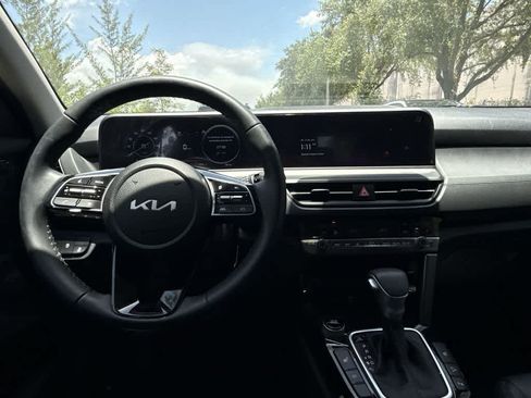 Certified 2026 Kia Seltos EX w/ EX Sunroof Package FWD image 16