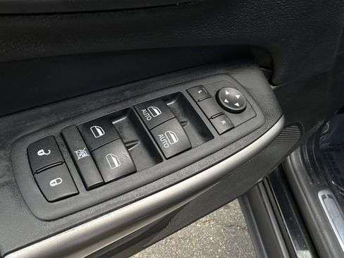 Used 2019 Jeep Cherokee Limited image 14