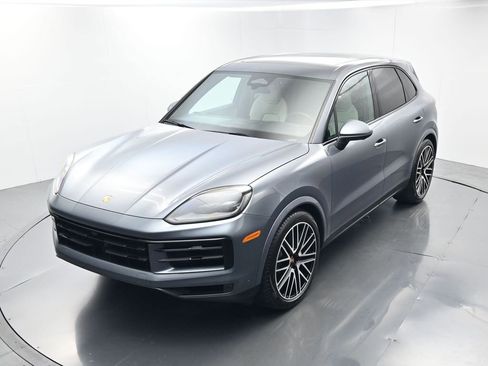 Certified 2026 Porsche Cayenne S AWD/4WD image 32