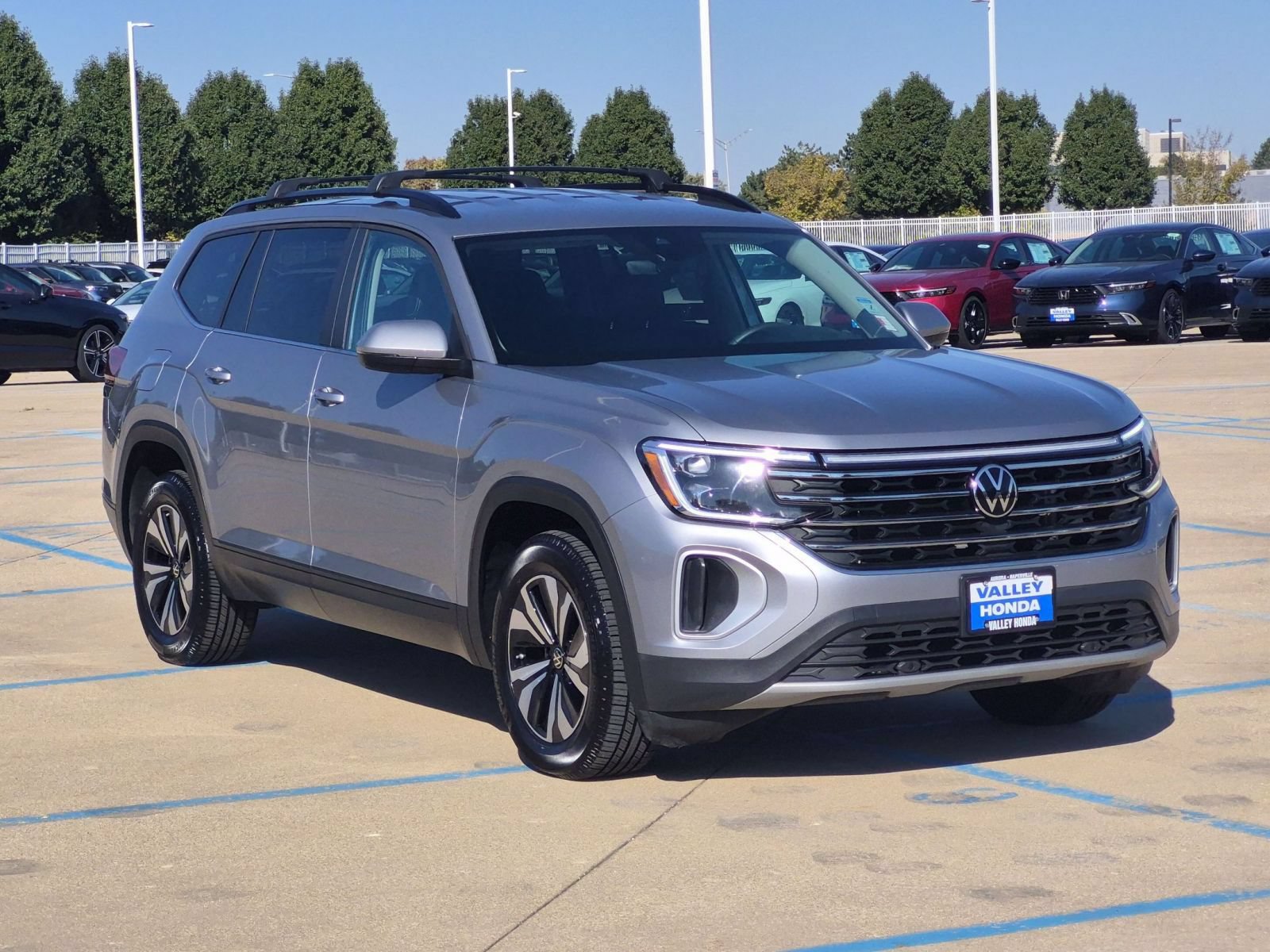 Used 2024 Volkswagen Atlas SE AWD/4WD image 4