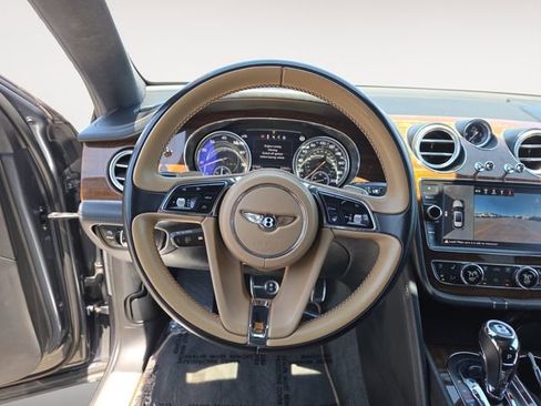 Used 2018 Bentley Bentayga Activity image 12