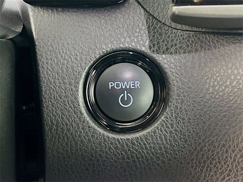 Used 2025 Toyota Camry SE image 18