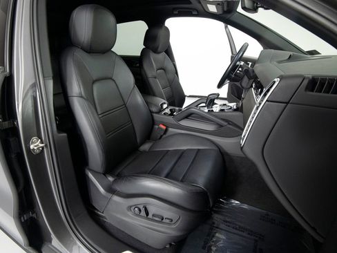 Certified 2023 Porsche Cayenne image 34