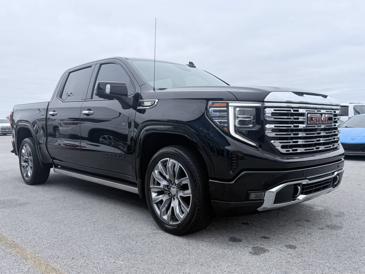 Used 2023 GMC Sierra 1500 Denali w/ Denali Reserve Package AWD/4WD image 3
