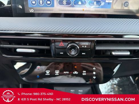 Certified 2025 Nissan Kicks SR FWD image 19