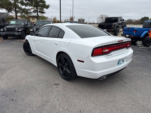 Used 2012 Dodge Charger SE image 4