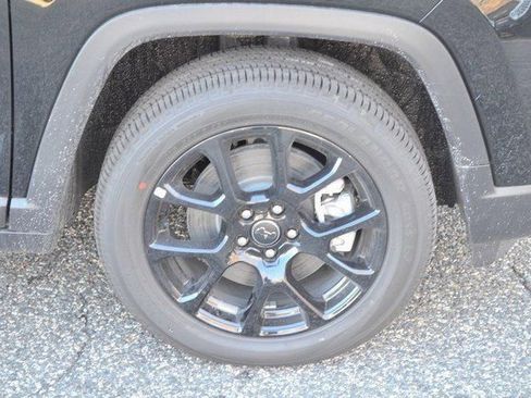 New 2026 Jeep Compass Latitude image 10