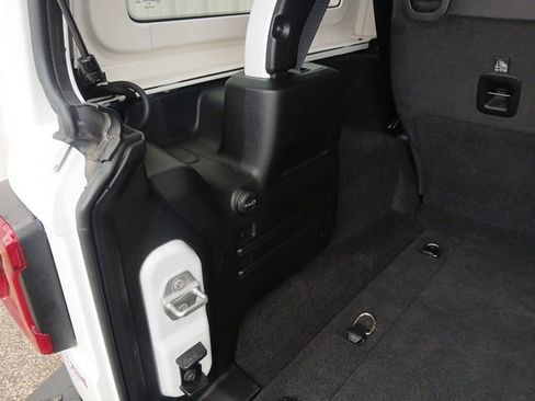 Used 2023 Jeep Wrangler Unlimited Rubicon w/ Steel Bumper Group image 17