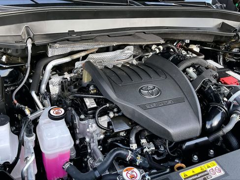 Used 2026 Toyota Grand Highlander AWD image 32