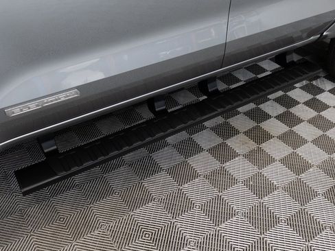 Used 2024 GMC Canyon Elevation image 11