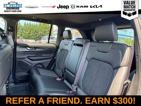 Used 2025 Jeep Grand Cherokee Altitude AWD/4WD image 34