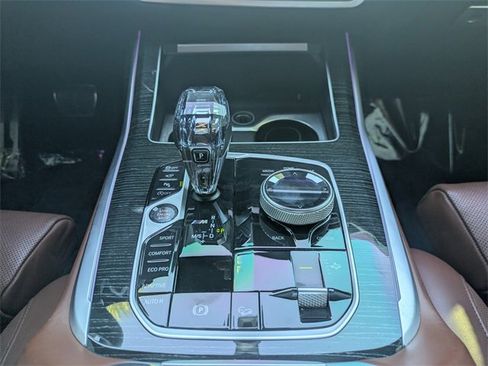 Used 2021 BMW X7 M50i image 19