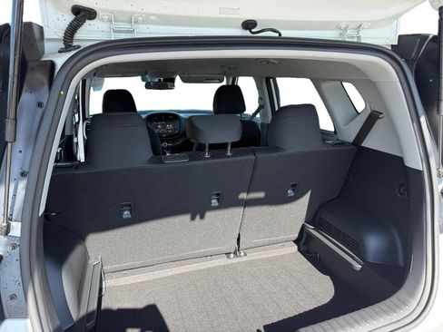 Used 2025 Kia Soul LX FWD image 9
