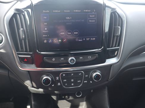 Used 2023 Chevrolet Traverse LT AWD/4WD image 19