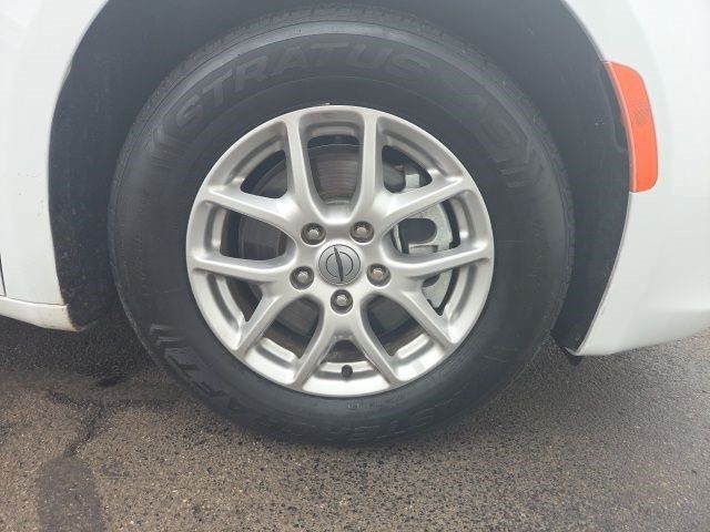 Used 2023 Chrysler Voyager LX FWD image 51