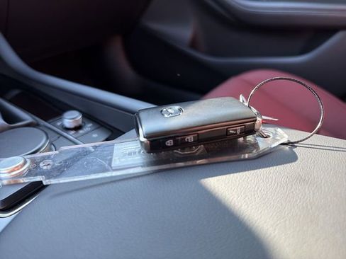 New 2026 MAZDA MAZDA3 Hatchback w/Premium Plus Pkg image 33