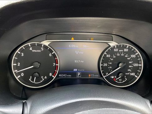 Used 2025 Nissan Altima 2.5 SV FWD image 12