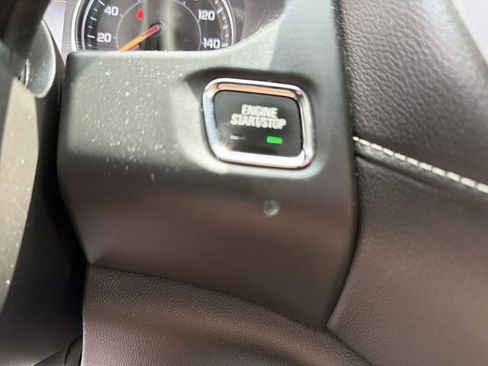 Used 2023 GMC Acadia SLT AWD/4WD image 25