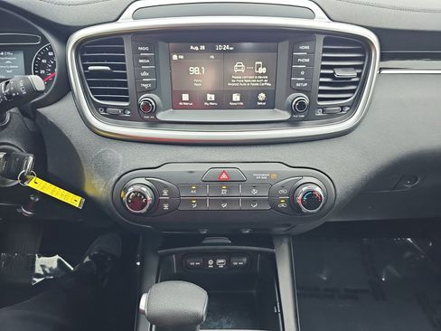 Used 2020 Kia Sorento FWD V6 image 17