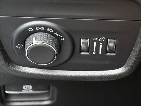 Used 2024 Jeep Grand Cherokee Altitude AWD/4WD image 15