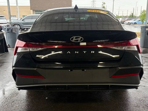 Certified 2025 Hyundai Elantra SEL FWD image 4