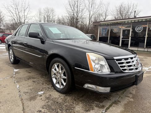 Used 2011 Cadillac DTS image 2