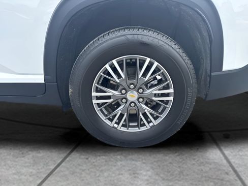 Used 2025 Chevrolet Traverse LT FWD image 33