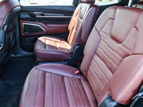 Used 2024 Kia Telluride SX Prestige w/ Towing Package image 17