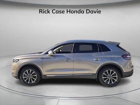 Used 2021 Lincoln Nautilus FWD image 2