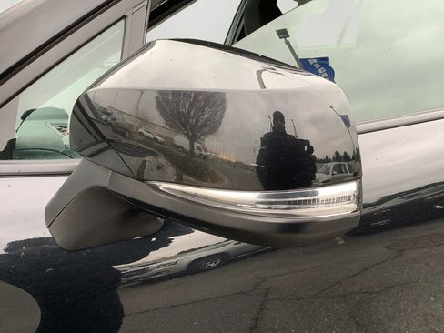 Used 2023 Toyota Corolla Cross LE image 10