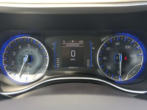 Certified 2020 Chrysler Voyager LX FWD image 23