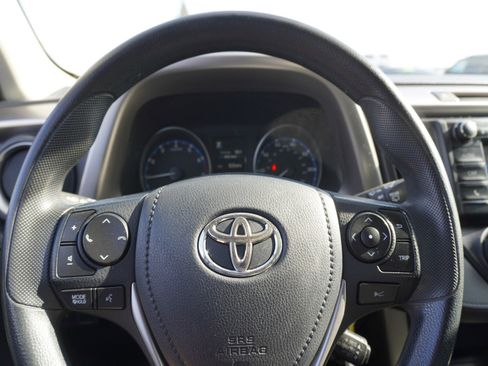 Used 2018 Toyota RAV4 LE image 21
