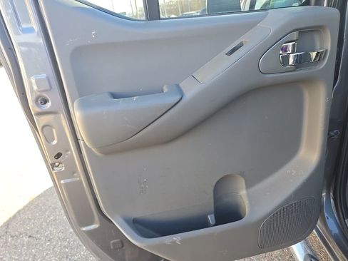 Used 2018 Nissan Frontier SV image 17