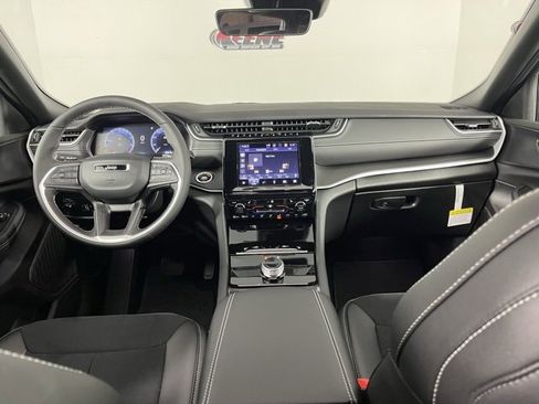 New 2025 Jeep Grand Cherokee L Altitude image 13