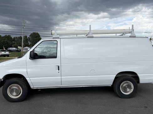 Used 2003 Ford E-250 and Econoline 250 RWD image 4
