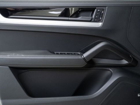 New 2026 Porsche Cayenne Coupe image 6