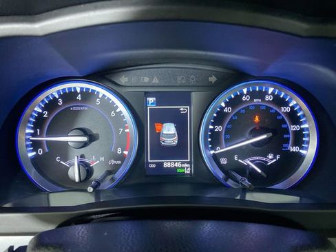 Used 2017 Toyota Highlander XLE image 16