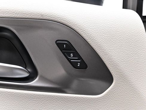 Used 2023 Chrysler Pacifica Touring-L w/ Uconnect Theater Family Group FWD image 37