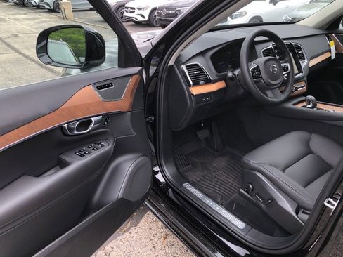 New 2025 Volvo XC90 T8 Plus w/ Protection Package Premier image 11