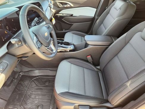 New 2026 Chevrolet Trax LT w/ Driver Confidence Package FWD image 11