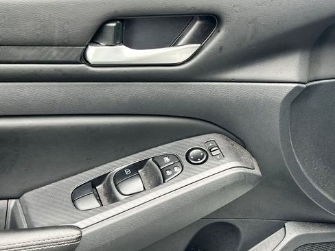 Used 2024 Nissan Altima 2.5 SV w/ SV Premium Package image 13