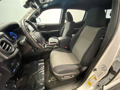 Used 2021 Toyota Tacoma TRD Off-Road image 12
