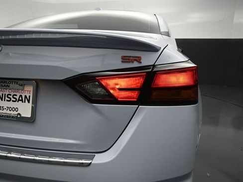 Used 2023 Nissan Altima 2.5 SR w/ SR Premium Package FWD image 10