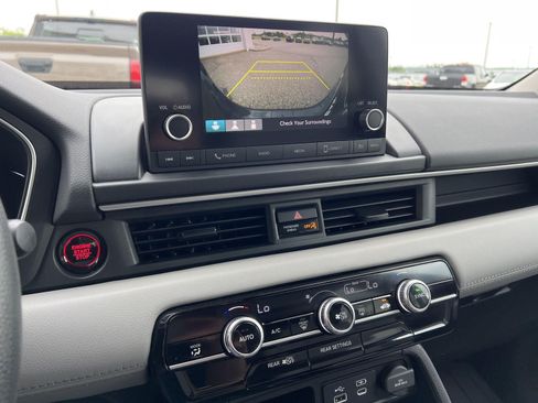 Used 2023 Honda Pilot LX image 5